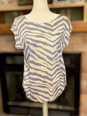Tahari Blue and White Zebra Print Short Sleeve Tunic, size M